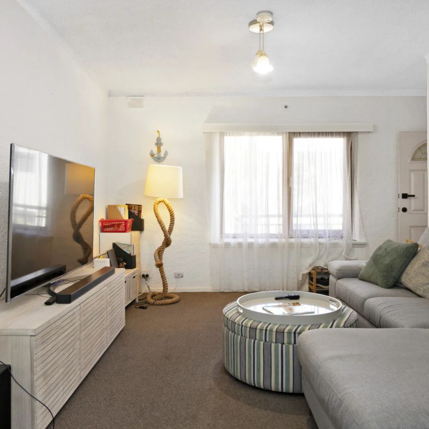 Stylish Two Bedroom Unit - Pathway to the Beach - Photo 1