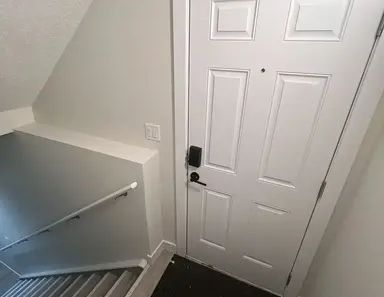 Spacious 1 Bed | 1 Bath Basement Suite in NW Calgary – Private Entrance | 476 Tekarra Drive Northwest, Calgary - Photo 1