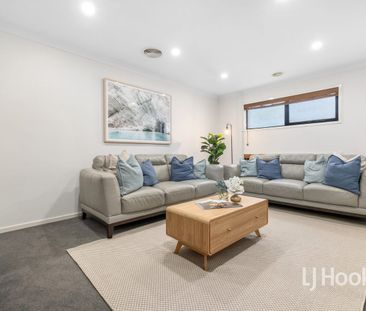 MODERN, SPACIOUS LIVING IN A PRIME LOCATION! - Photo 2