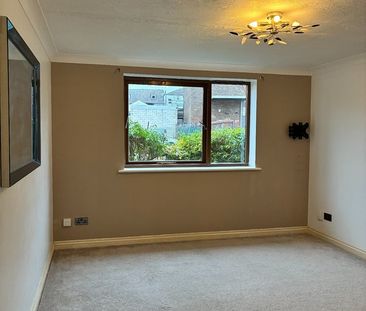 2 Bed Flat, Compton House, SO16 - Photo 1
