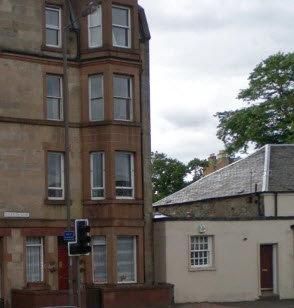3 bedroom flat to rent - Photo 2