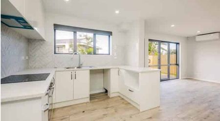 Modern 3 bedroom family home !! - Photo 2