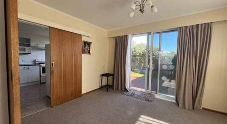 Convenient 2 bedroom property - Photo 4