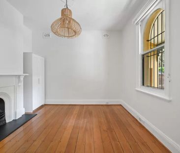 Charming home in desirable location - Photo 1