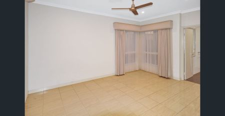 BEST OF THE BEST - Pretty Pool Manor with so Many Extras - Photo 2