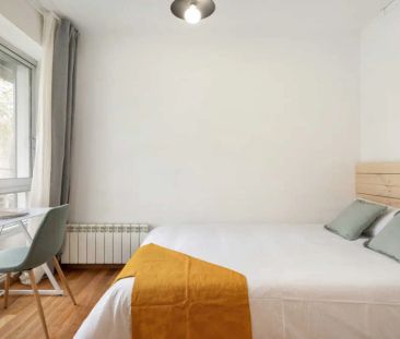 Room in a shared 10-bedroom apartment for rent in Atalaya. - Photo 4