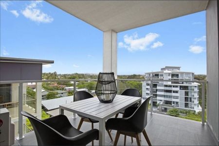 Modern Two Bedroom Apartment - Discounted to $570.00 per week until the lift is fixed ! - Photo 5