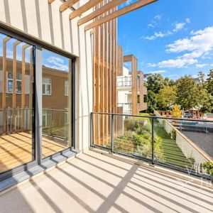 Appartement te huur in Ukkel voor € 1.700 met 1 slaapkamer - Photo 3