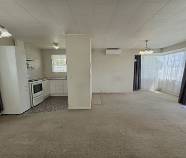 Comfortable Three-Bedroom Family Home - Photo 1