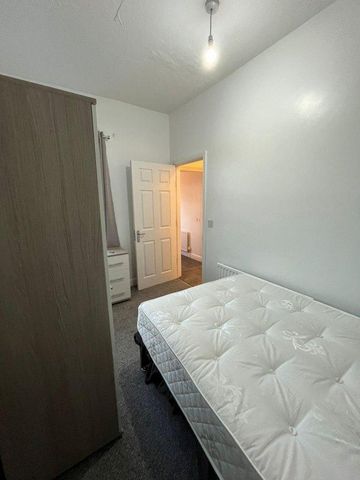 3 bedroom flat to rent - Photo 5