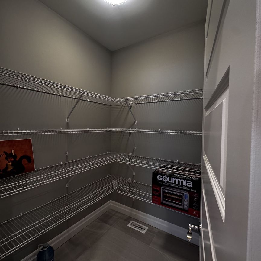 For Lease - 463 Martinique Avenue, Windsor, Ontario - Photo 1