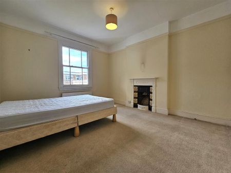 4 bedroom semi-detached house to rent - Photo 4