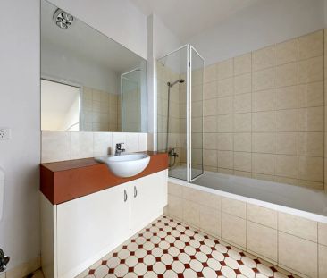 Trendy bayside loft living, can't get much better! - Photo 6