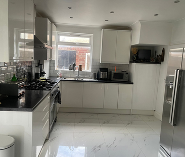 1 bedroom in a house share to rent - Photo 3