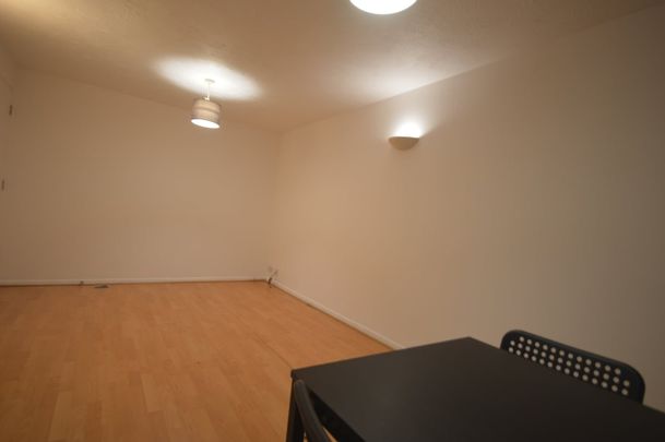 2 Bed Flat, Westcott Park, W3 - Photo 1