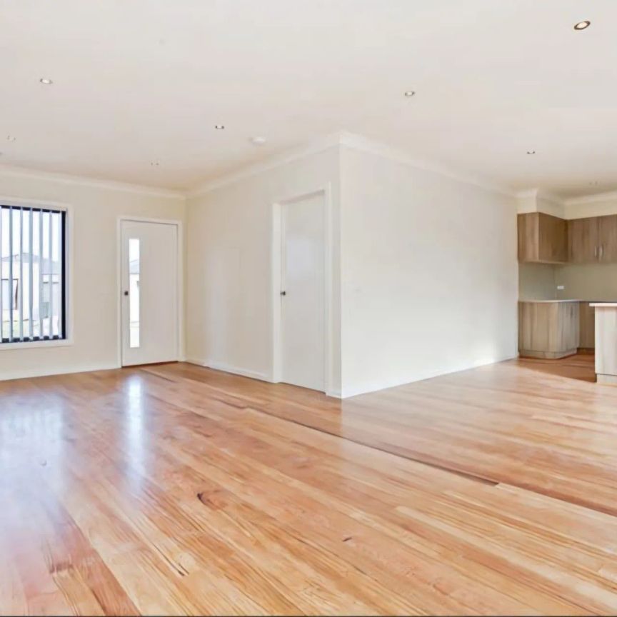 Low-Maintenance Living in the Heart of Wyndham Vale - Photo 1