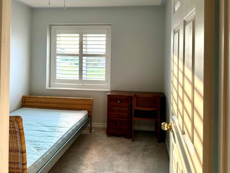 For Lease - 346 Riverstone Drive, Oakville, Ontario - Photo 2