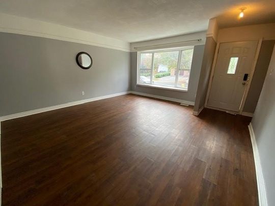 38 Calderwood Drive - Upper - 4 bed, 1 bath - STUDENTS - Photo 1