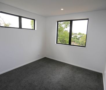 Modern and Central - Photo 4