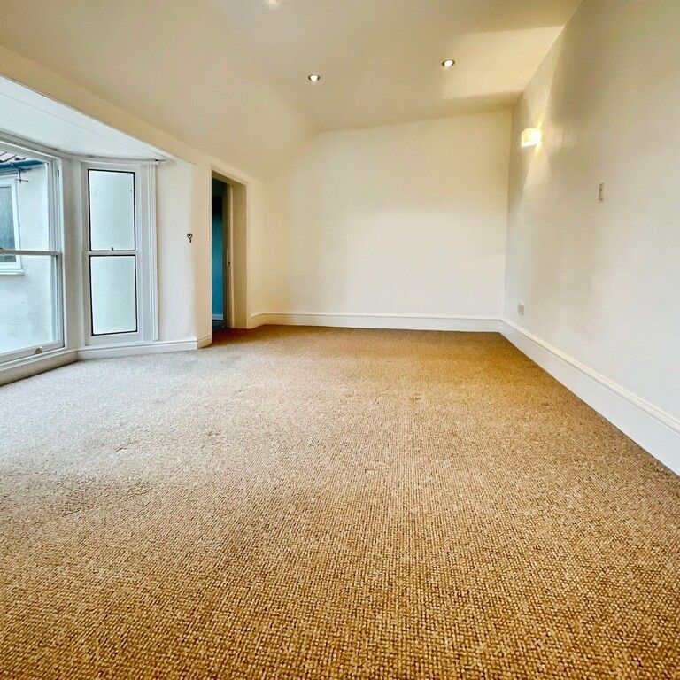 3 bedroom Semi-Detached House to let - Photo 1