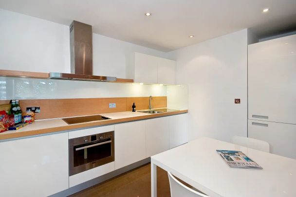 1 bedroom flat in 10 Gatliff Road - Photo 1