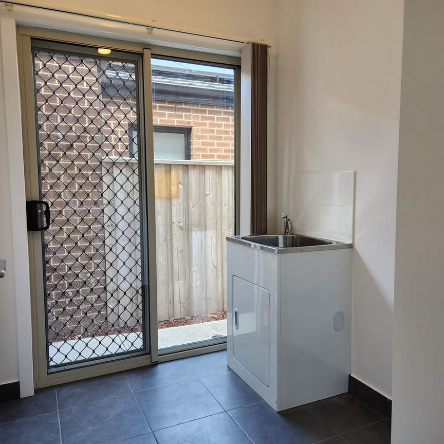 19 Flanagan St, Tarneit, Vic 3029 - Photo 1