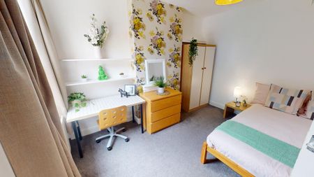 5 bedroom semi-detached house to rent - Photo 2