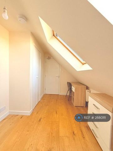 1 bedroom in a house share to rent - Photo 3