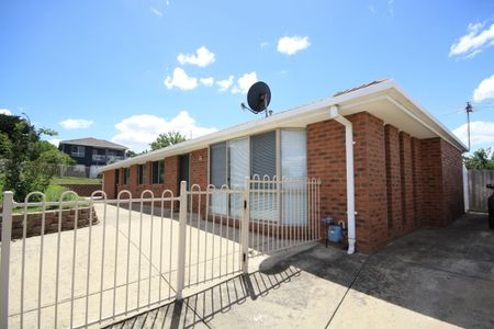 2 Linden Close, Meadow Heights VIC 3048 - Photo 5