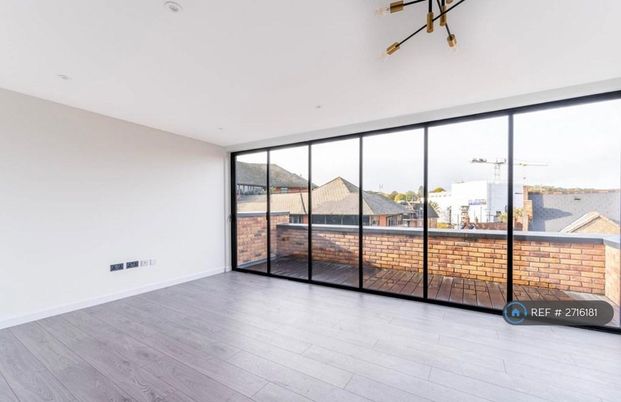 2 bedroom penthouse to rent - Photo 1