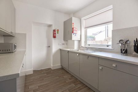 1 bedroom in a house share to rent - Photo 5