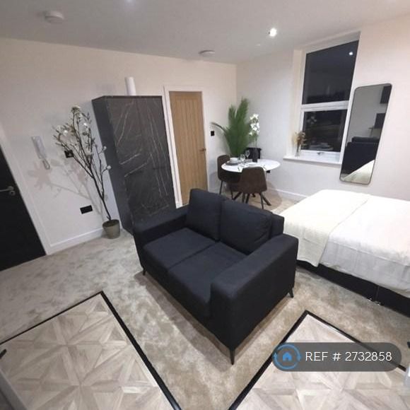 1 bedroom in a house share to rent - Photo 1