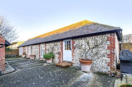 Well presented barn conversion with flexible accommodation arranged over three floors - Photo 5