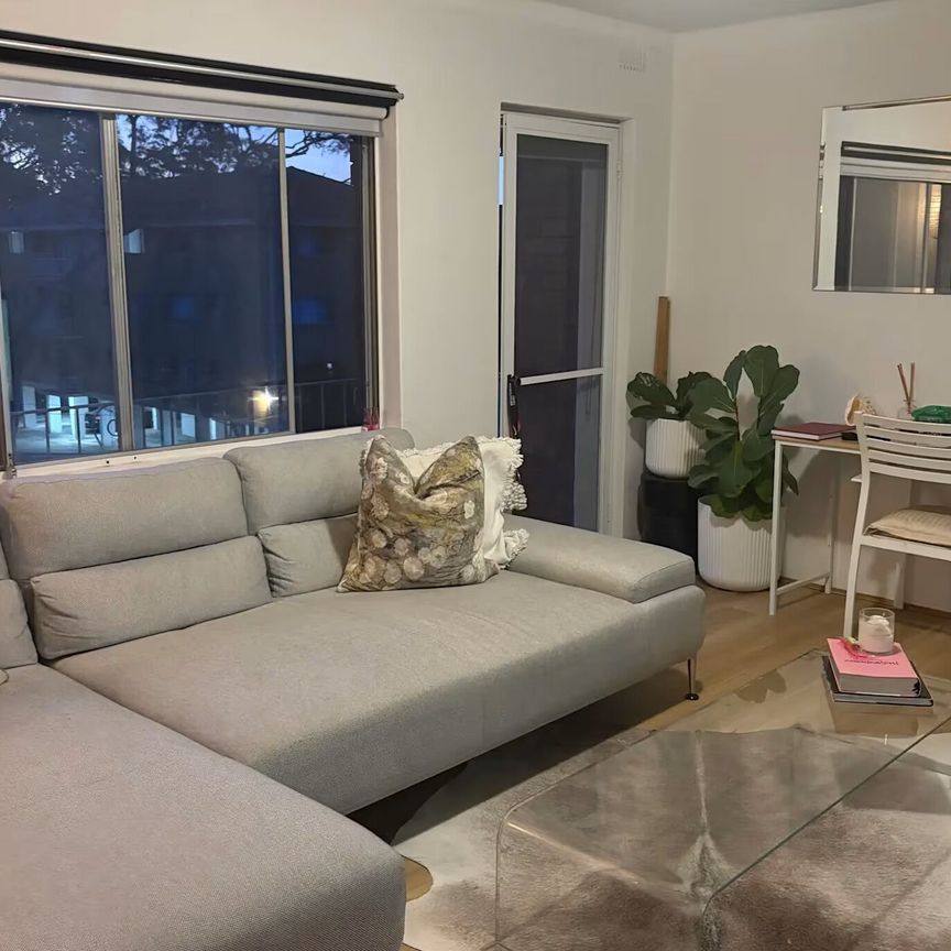 Gladesville - Photo 1