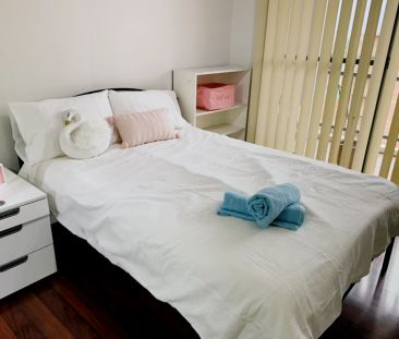 4 bed 2 bath-single room - Photo 2