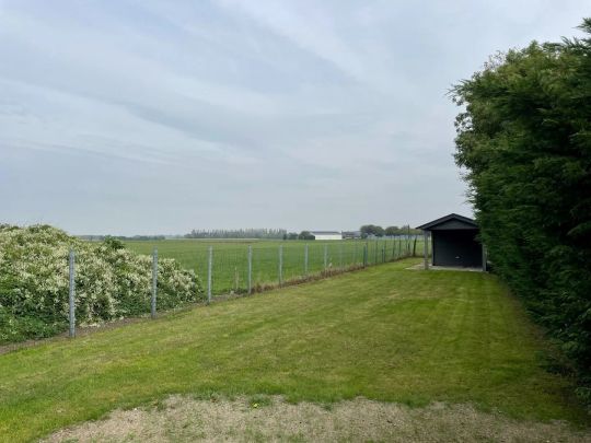 Laagbouwvilla met ruim bijgebouw (garage met studio) - Photo 1