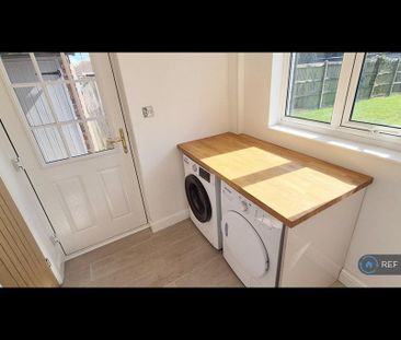 3 bedroom end of terrace house to rent - Photo 4