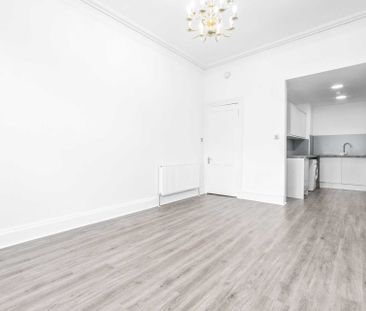 Price £1,195 pcm - Available Now - Unfurnished - Photo 2