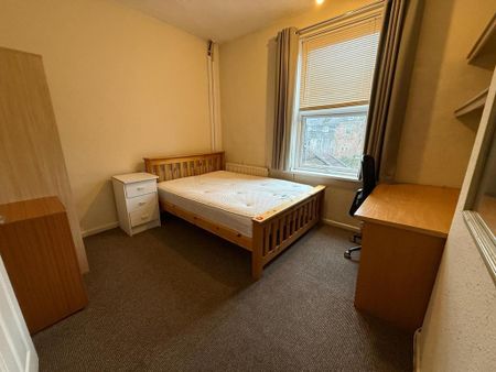 4 bedroom terraced house to rent - Photo 5