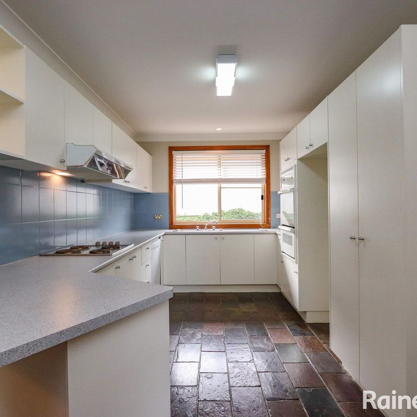 8 Wright Place, Windradyne, NSW 2795 - Photo 1