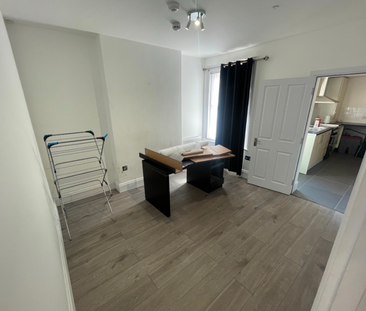 4 bedroom terraced house to rent - Photo 1