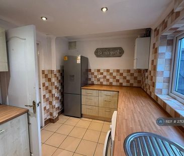 3 bedroom semi-detached house to rent - Photo 6