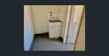 RENOVATED TOWN HOUSE - Photo 5