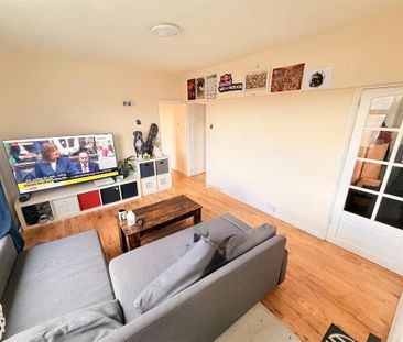 3 bedroom flat to rent - Photo 2