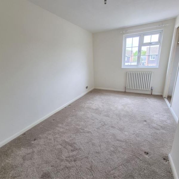 Claydon Road, Woking, Surrey, GU21 - Photo 1