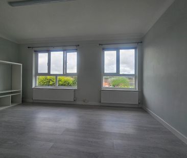 2 bed flat to rent in Gibbs Couch, Watford, WD19 - Photo 2