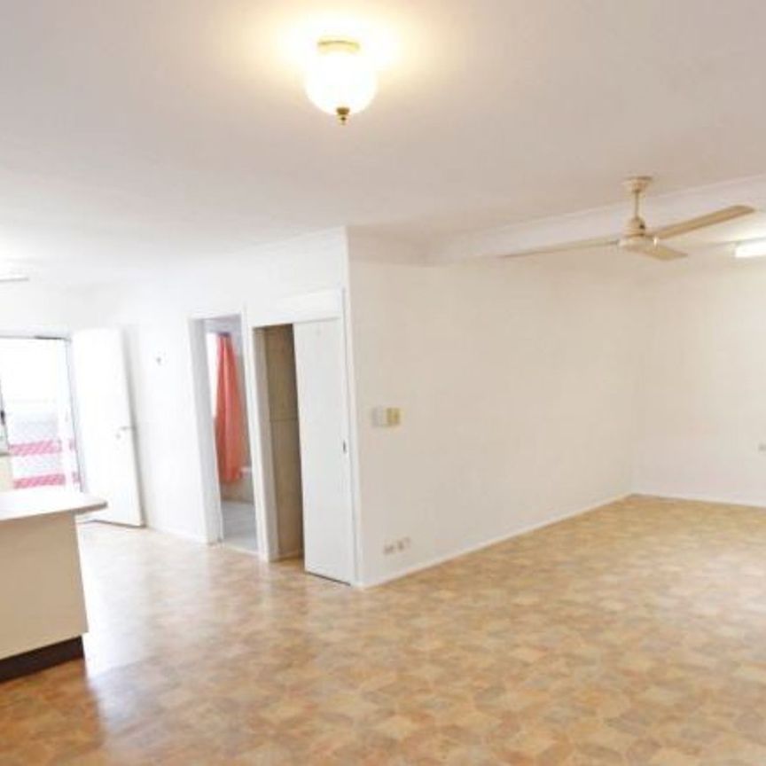 SPACIOUS UNIT IN A GREAT LOCATION IN NAMBOUR - Photo 1