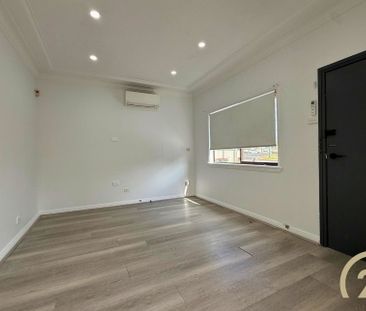 Newly Renovated 3 Bedroom Family Home&excl; - Photo 1
