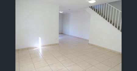 Spacious Duplex - Photo 2