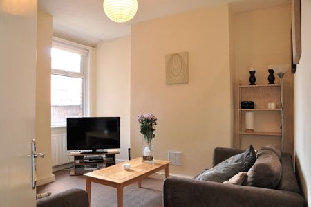 4 Bed Terraced House, Moseley Road, M14 - Photo 3